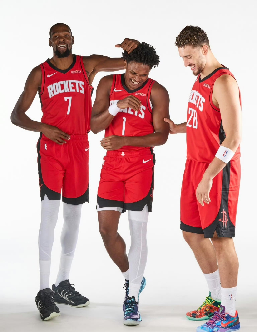  杜兰特在g2比赛中关键助攻,连败引发热议的是谁 